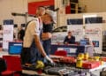 Tinerii din România pasionați de mecanică auto! Record naţional la înscrieri