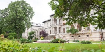 Administrația Prezidențială și-a deschis porțile! Acum, Palatul Cotroceni poate fi vizitat de populație!