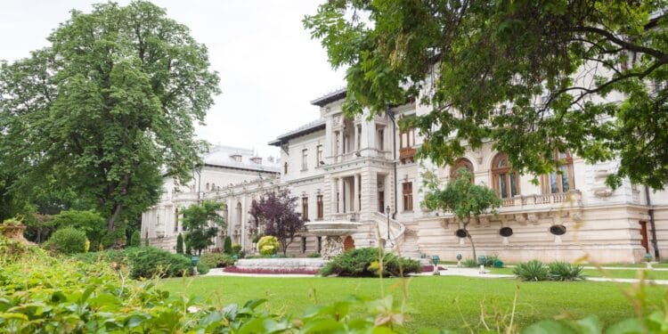 Administrația Prezidențială și-a deschis porțile! Acum, Palatul Cotroceni poate fi vizitat de populație!