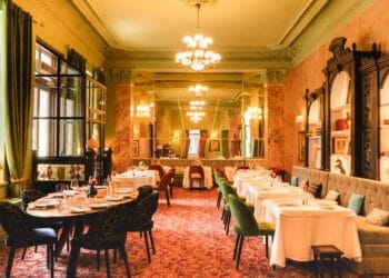 Un singur restaurant din România este ca la carte! Are un meniu semnat de un chef cu două stele Michelin