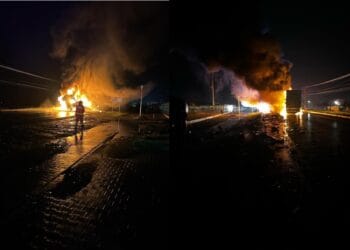 Accident mortal. Două camioane s-au ciocnit după care au ars ca o torță. Șoferii au murit pe loc