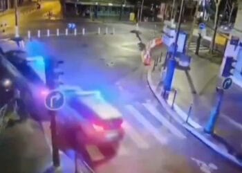 Imagini șocante. O urmărire în trafic s-a finalizat cu un accident major și zeci de victime