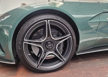 O bijuterie pe roți va apărea pe străzile din România: Iată mașina de 1 milion de Euro care întoarce toate privirile!