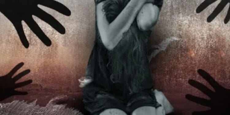 La numai 13 ani a dat naștere unui bebeluș. Minora a fost violată de tatăl vitreg!