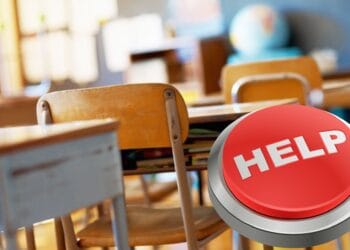 Un buton roșu va deveni celebru în toate școlile din România. Ce este și cum funcționează?