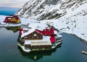 Cabana Bâlea Lac de pe cel mai frumos loc din lume. Sistemul de încălzire desfată turiștii până la aproape minus 30 de grade