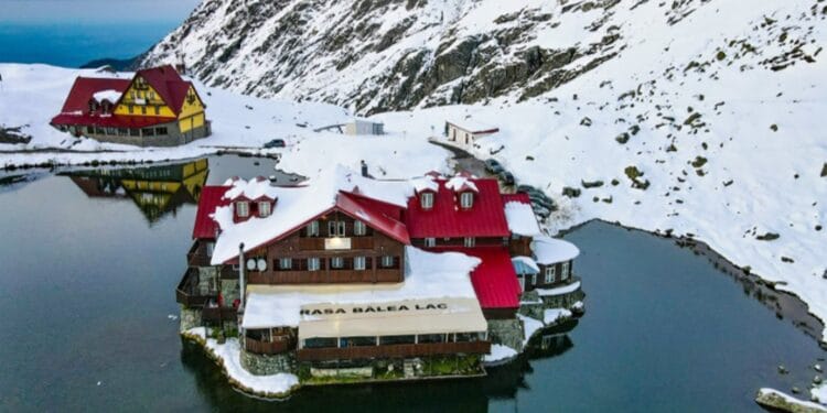 Cabana Bâlea Lac de pe cel mai frumos loc din lume. Sistemul de încălzire desfată turiștii până la aproape minus 30 de grade