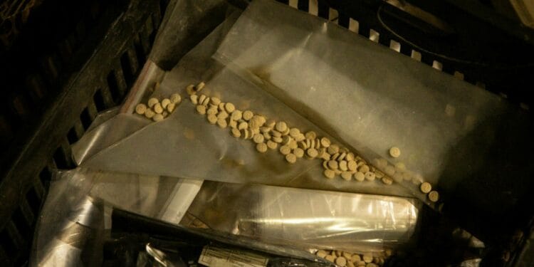 Peste o tonă de ”cocaina săracului”, confiscată. Acest drog creează dependenţă!