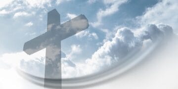 Șocant dar adevărat. O femeie declarată moartă de aproape 10 ani se bate cu pumnii în piept pentru a dovedi că trăiește