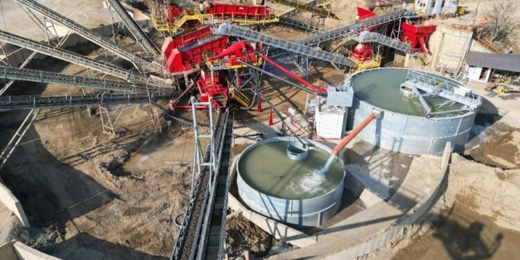 Holcim România: Peste 700.000 euro investiți în instalații de reciclarea apei la stația de agregate Stăncești Prahova