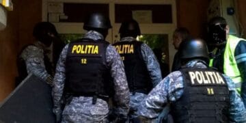 Prejudiciu de aproape 18.000.000 dolari! Peste 60 de percheziții domiciliare efectuate în toată țara!