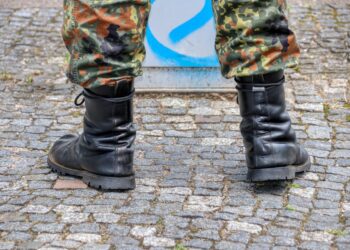Un militar a fost găsit împușcat în zona capului! Tentativă de sinucidere sau arma s-a descărcat accidental?
