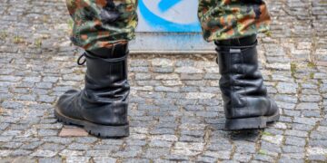 Un militar a fost găsit împușcat în zona capului! Tentativă de sinucidere sau arma s-a descărcat accidental?