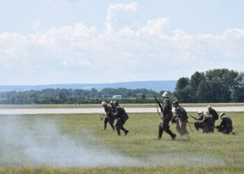 Postări la foc continuu în Facebook, în rândul bărbaților! „Mergem la război”?