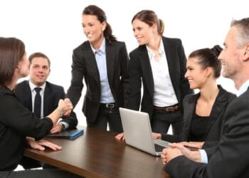 4 din 10 femei din Europa s-au gândit să își deschidă propria afacere. Cele mai axate pe bănet sunt din Portugalia și Grecia