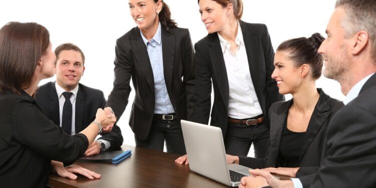 4 din 10 femei din Europa s-au gândit să își deschidă propria afacere. Cele mai axate pe bănet sunt din Portugalia și Grecia