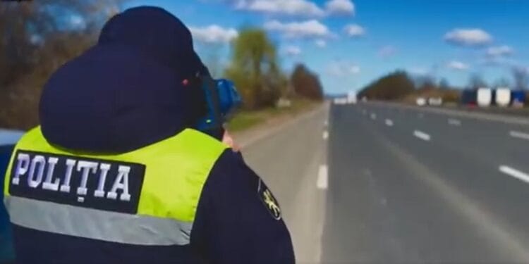 Polițiștii vor întocmi procesele verbale în format electronic. Aceștia vor avea în dotare tablete. VIDEO