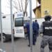 Șef de Șecție de Poliție săltat de mascați din pat. Organiza bairamuri la el acasă unde se consuma stupefiante
