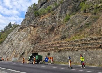 Restricții care dau multe bătăi de cap șoferilor pe Valea Oltului. Orele când se poate circula liber pe DN 7