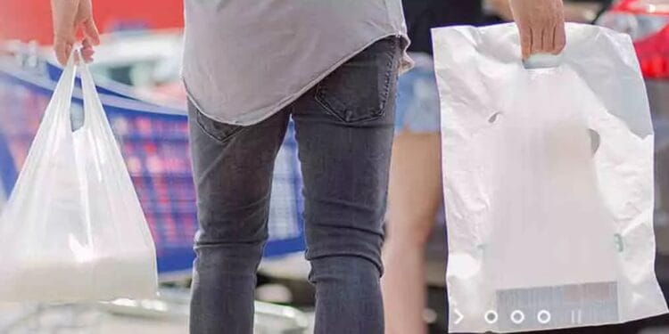 Punga cu pungi, sau obiceiul românilor de pe vremea lui Ceaușescu! Iată care sunt repercusiunile asupra sănătății!