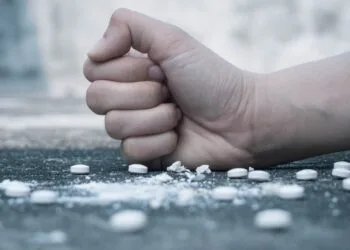 Traficant prins în flagrant! Avea un colet cu peste 100 de grame de droguri