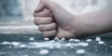 Traficant prins în flagrant! Avea un colet cu peste 100 de grame de droguri