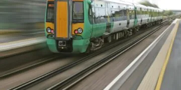 O turistă a ajuns în spital, grav rănită după ce și-a scos capul pe fereastra unui tren pentru o fotografie inedită