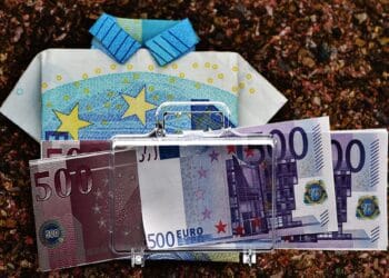 O tânără a primit o sumă imensă de la tatăl ei. Acum bărbatul trebuie să facă demonstrații ANAF-ului despre proveniența banilor