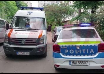 Femeie găsită decedată în apartamentul din București. A fost găsită acoperită cu mai multe haine