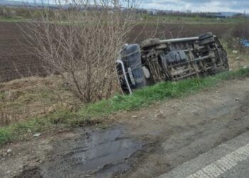 A fost activat PLANUL ROȘU de intervenție! Mai multe persoane se aflau într-un microbuz care s-a răsturnat