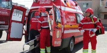 Un copil s-a aruncat de la etaj! Se afla în casă cu unul dintre părinți!