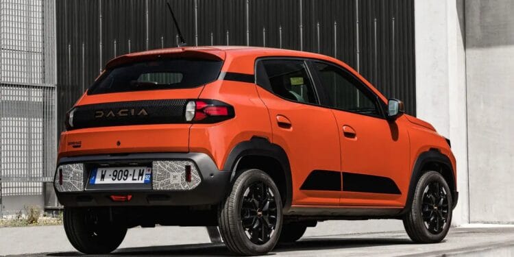 Cum a ajuns să coste o Dacia nou nouță, jumătate de preț. De unde o puteți achiziționa la doar 8000 de euro