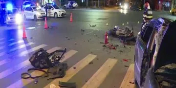 Accident îngrozitor. O șoferiță nu a acordat prioritate și a lovit un motociclist. Acesta se zbate între viață și moarte