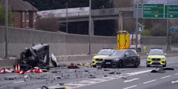 Accident devastator. Șapte polițiști băgați în spital și 5 autospeciale făcute zob pe autostradă. Șofer teribilist