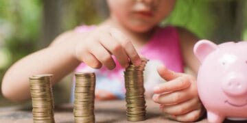 Bani pe card pentru o categorie de români! Măsură din programul de guvernare al noii coaliții