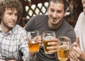 Un celebru supermarket a inventat o bere cu chef de vorbă. E marcă proprie scoasă la vânzare și are cel mai mic preț de pe piață