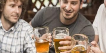 Un celebru supermarket a inventat o bere cu chef de vorbă. E marcă proprie scoasă la vânzare și are cel mai mic preț de pe piață