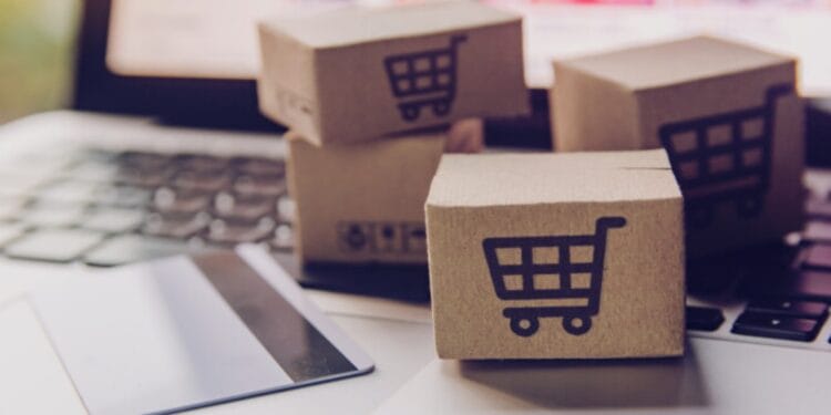 Un pensionar la un pas de infarct după ce a comandat un telefon mobil, online. Ce a primit la schimb a rămas fără aer