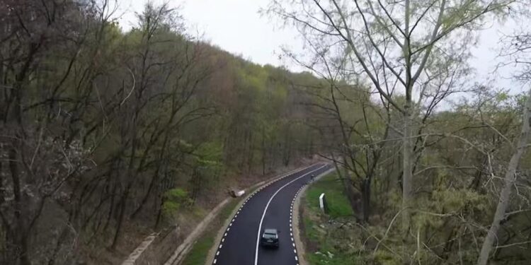 ”Drumul Oaselor”, redat circulației. Drumul județean are o poveste destul de sinistră!