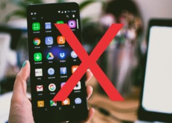 ALERTĂ în rândul abonaților din România. Alinierea care îi va lăsa fără telefoanele actuale. E prăpăd cu asta! Mobilele rămân istorie, în sertare