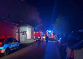Tragedie în ziua de Paște. Un tânăr de 19 ani, două apartamente în flăcări, dar și patru autoturisme din parcare