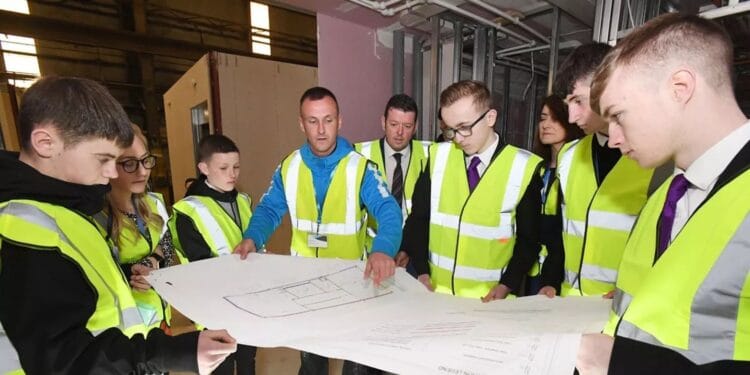 Multe locuri de muncă pentru tineri talentați! Profesiile sunt din mai multe domenii