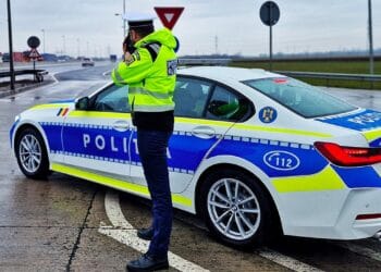 Urmărire ca-n filme într-un oraș din România! O tânără a dat bătăi de cap polițiștilor! Acum e în arest!