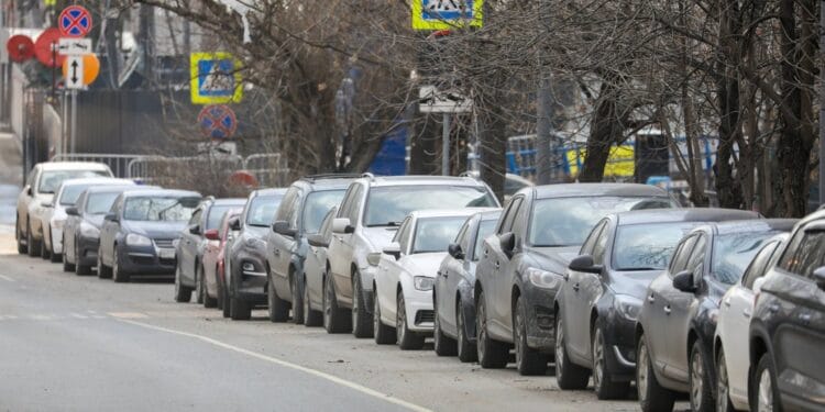 Orașele unde mașinile se mută singure. Fenomenul bizar care a speriat mulți șoferi. Ce se întâmplă de fapt?