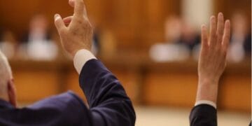 De azi îi știe o țară întreagă, pe chiulangii din Parlament. Cine sunt aleșii poporului care au doborât recordul la numărul de absențe