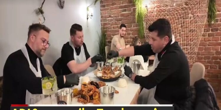 Au apărut restaurante în România, unde mănânci ca haplea. Mai rău ca un animal. Totul cu mâna, apoi te lingi pe degete