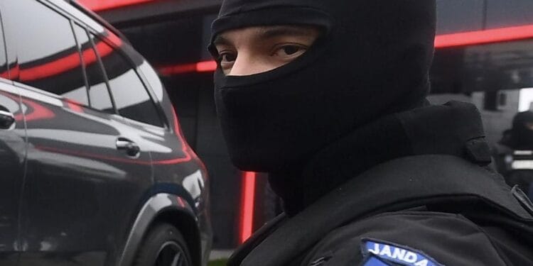 Un turc și doi români au fost reținuți! Făceau bani frumoși din infracțiuni! ”Afacerea” a picat…