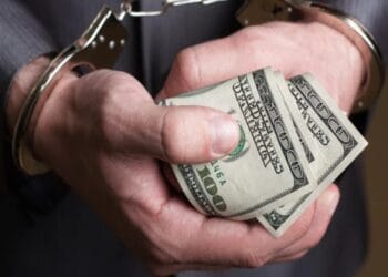 Medici de la Spital, reținuți pentru luare de mită. Ce primeau de la pacienți. Cum au picat pe mâna oamenilor legii