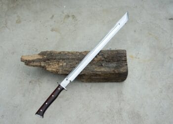 Femeie amenințată cu moartea și atacată cu sabia! Poliția a intrat pe fir!