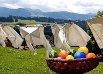 Când se SPALĂ rufele în Săptămâna Mare. Ce spun preoții. Ce e INTERZIS să faci, în Săptămâna Patimilor